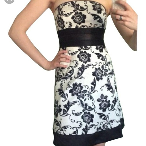 White House Black Market Dresses & Skirts - EUC STRAPLESS WHBM DRESS SZ 2